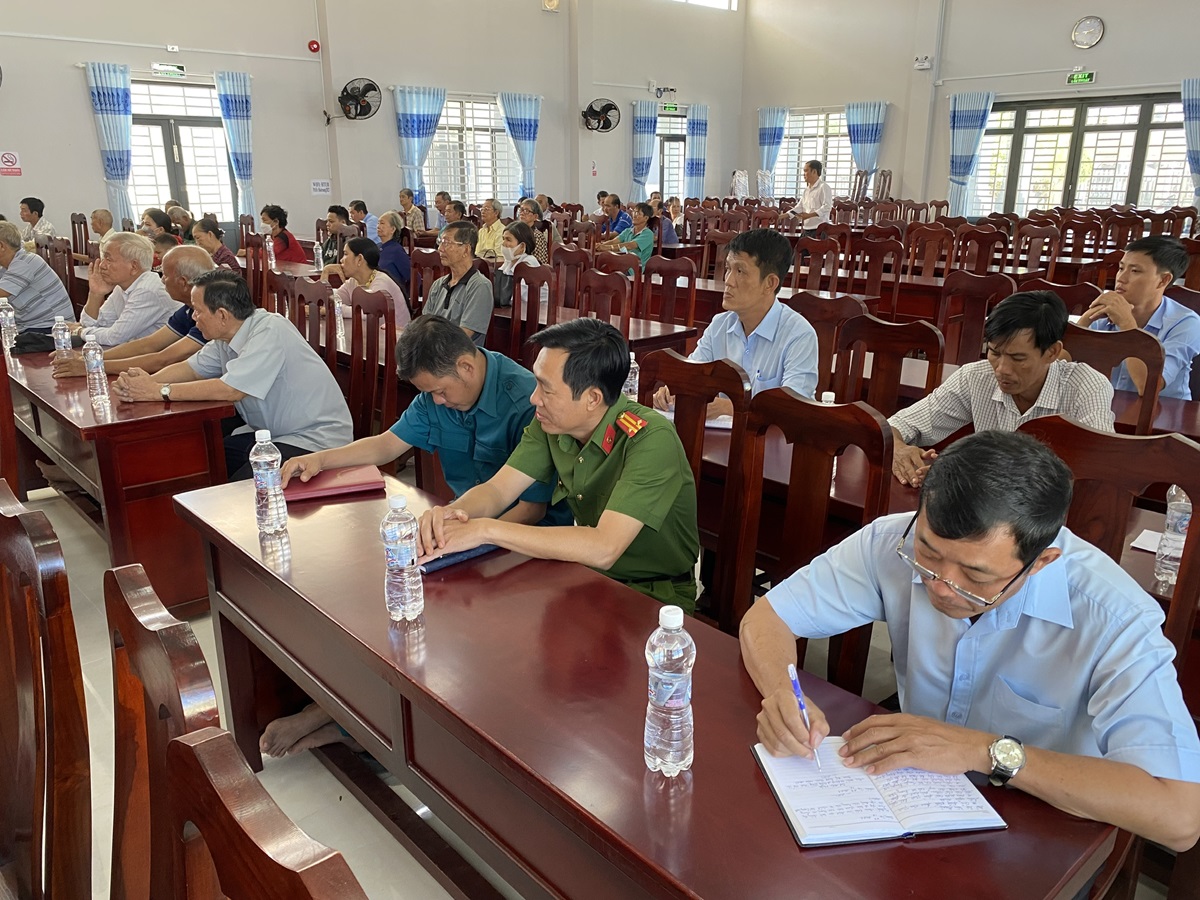 quan cảnh buổi tiếp xúc