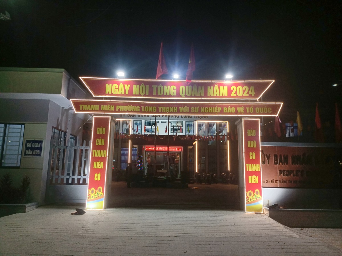 cổng ngày hội tòng quân.
